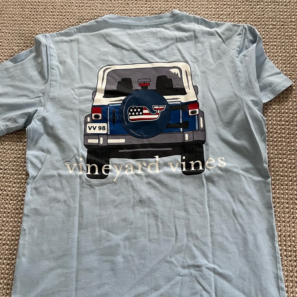 vineyard vines t shirt